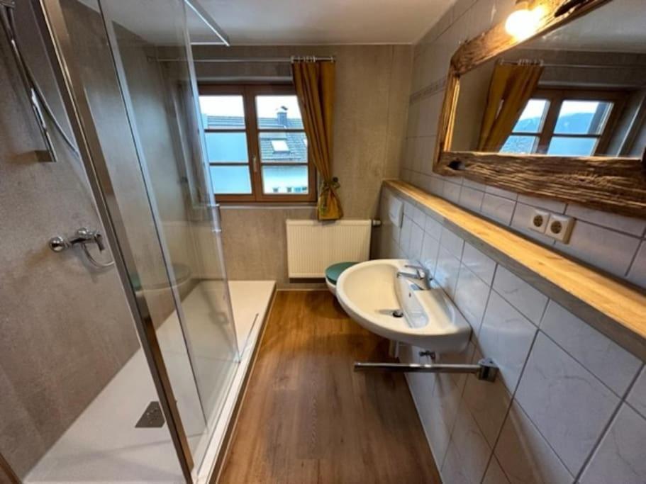 Charmante Farbenfrohe Wohnung Fuer Zwei Fischbachau Esterno foto
